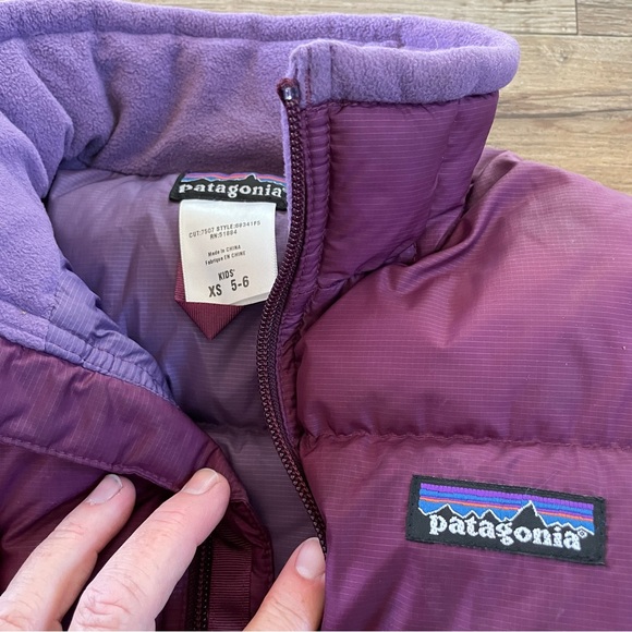 Patagonia purple kids goose down puffer winter vest 5/6 - Picture 2 of 8